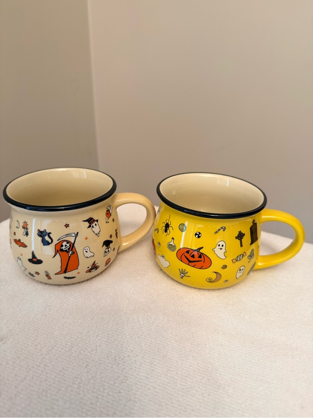 2/Yellow and Beige Halloween Theme Mugs - Picture 6 of 6